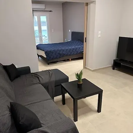Apartment Renovated 2nd Floor Apt-close To The Park