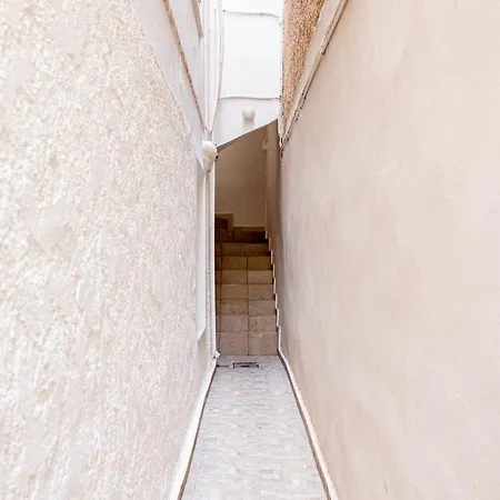Apartment Renovated 2nd Floor Apt-close To The Park