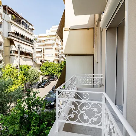 Apartment Renovated 2nd Floor Apt-close To The Park *