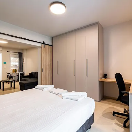 Renovated 2nd Floor Apt-close To The Park Apartment *