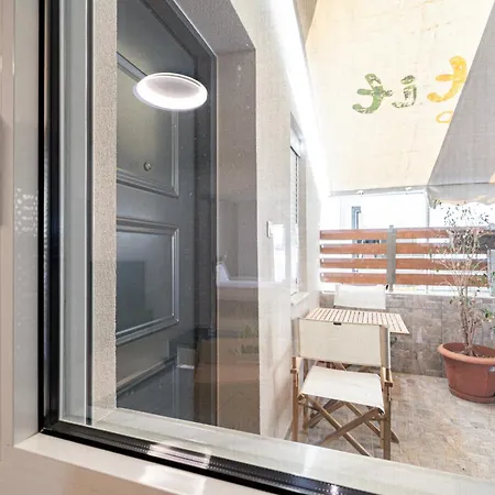 Apartment Renovated 2nd Floor Apt-close To The Park *