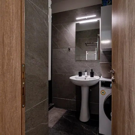 Apartment Renovated 2nd Floor Apt-close To The Park Athens