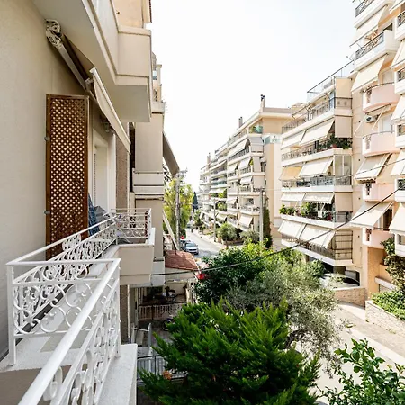 Renovated 2nd Floor Apt-close To The Park